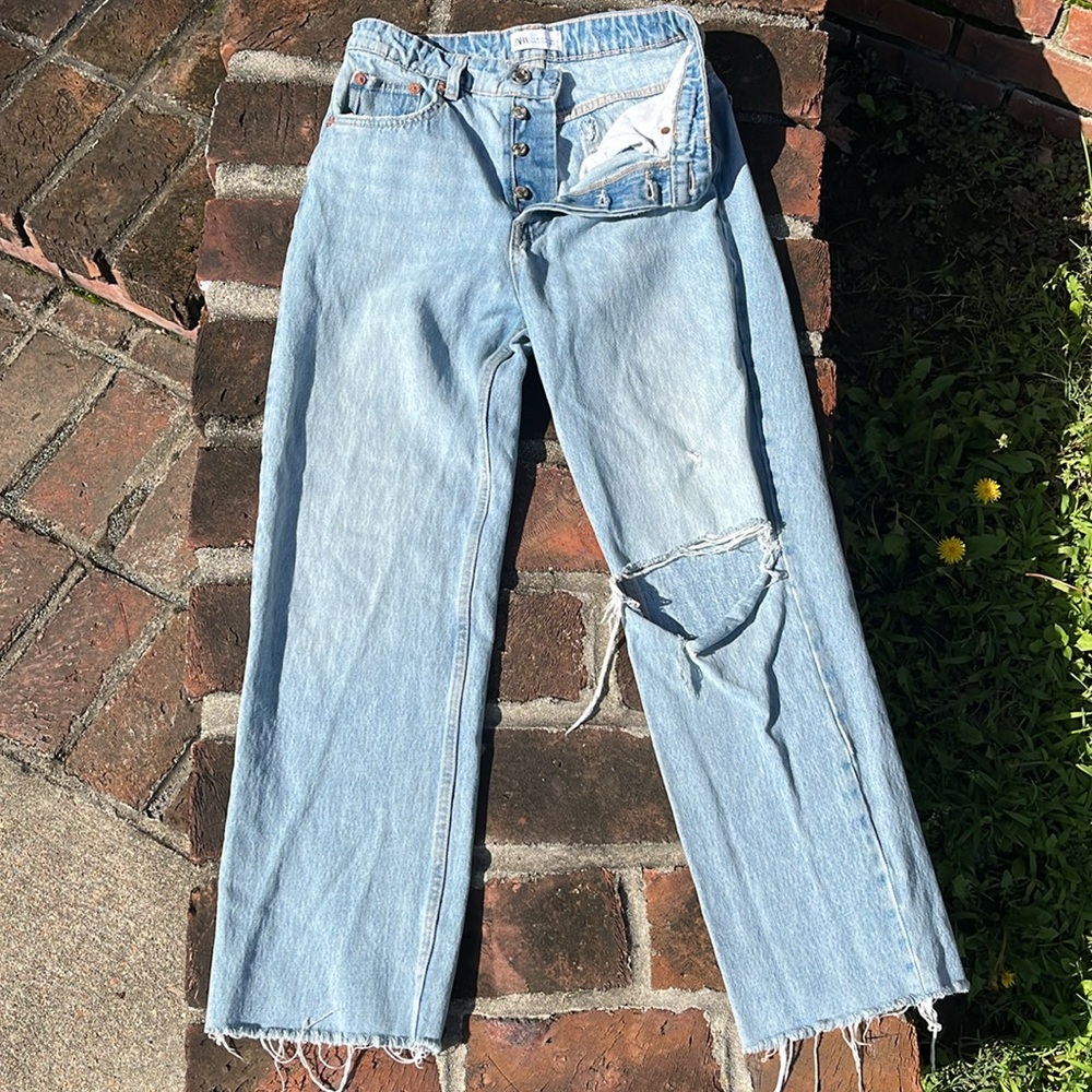 Zara button fly distressed blue Jeans
size 4 - Picture 6 of 7